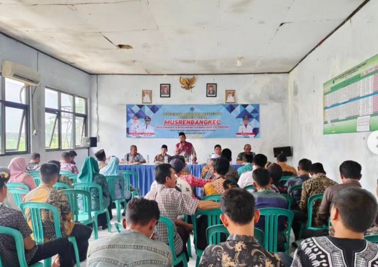 Aktif dalam Monitoring ke Lapangan, Kinerja Pemerintah Kacamatan Patia di Apresiasi oleh Warga