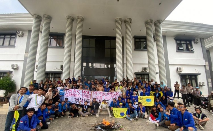 PMII Pandeglang Lakukan Aksi Unras, Meminta MoU  Pengolahan Sampah dibatalkan