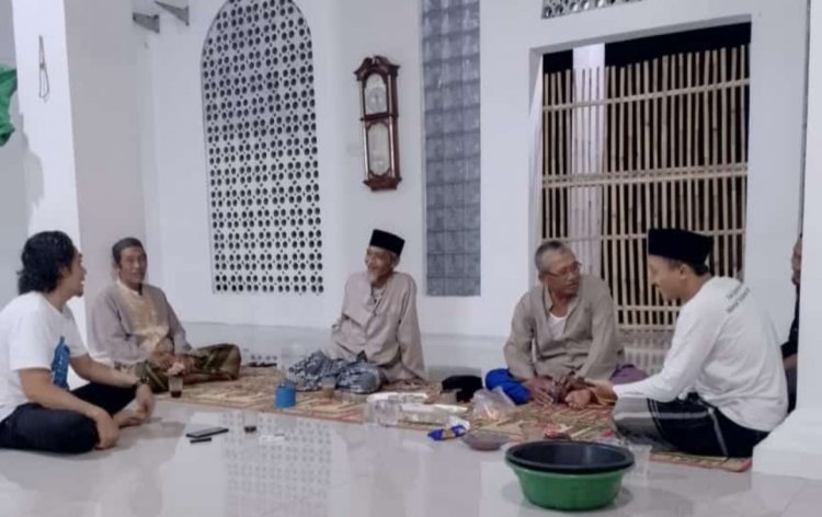 Mengisi Bulan Suci Ramadan dengan Kegiatan Positif, Kanit Intel Polsek Cikedal Lakukan Tadarus Bersama Masyarakat