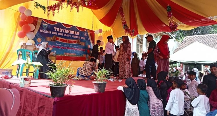 Diduga Tanpa Hasil Musyawarah Pihak SDN 1 Cikayas Angsana Rayakan Perpisahan Demi Uang Saweran 