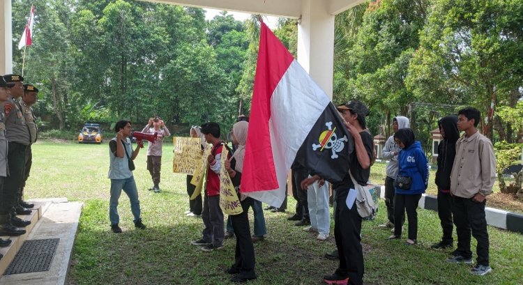 Kegaduhan & Polemik Kiriman Sampah Ke Pandeglang, Aktivis Minta Bupati & Wakil Bupati Pandeglang Mundur