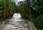 Jembatan Gantung di Perbatasan Dua Kecamatan Pandeglang Nyaris Ambruk dan Jebol, Warga Khawatir Saat Melintas