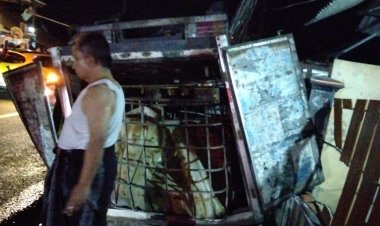 Kehilangan Kendali, Truk Box Pengangkut BBM Solar Diduga Ilegal Terjungkal di Margasana